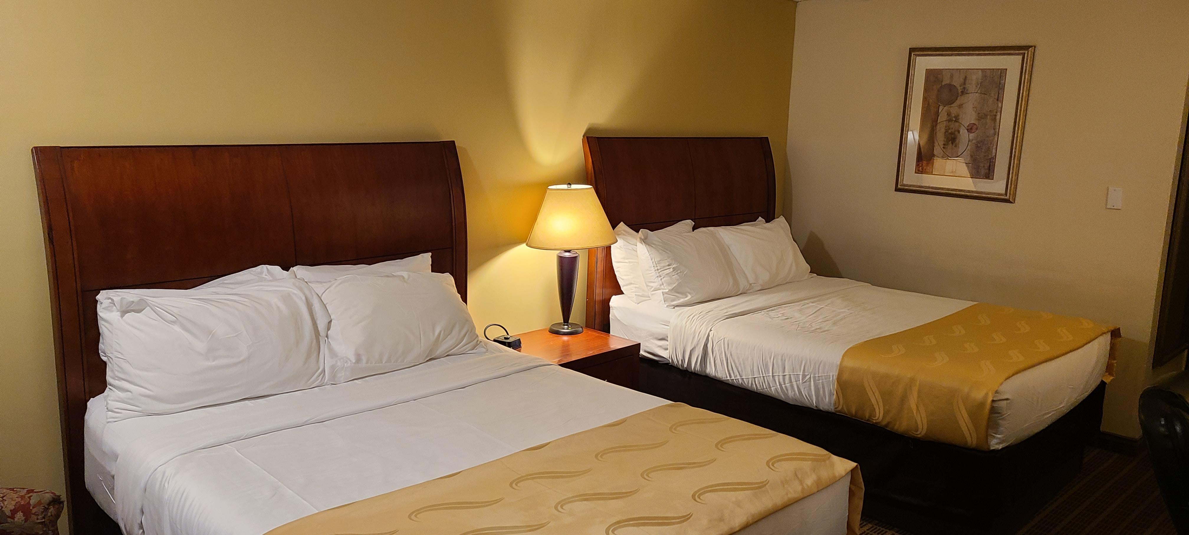 Quality Inn & Suites 1000 Islands Гананокве Экстерьер фото